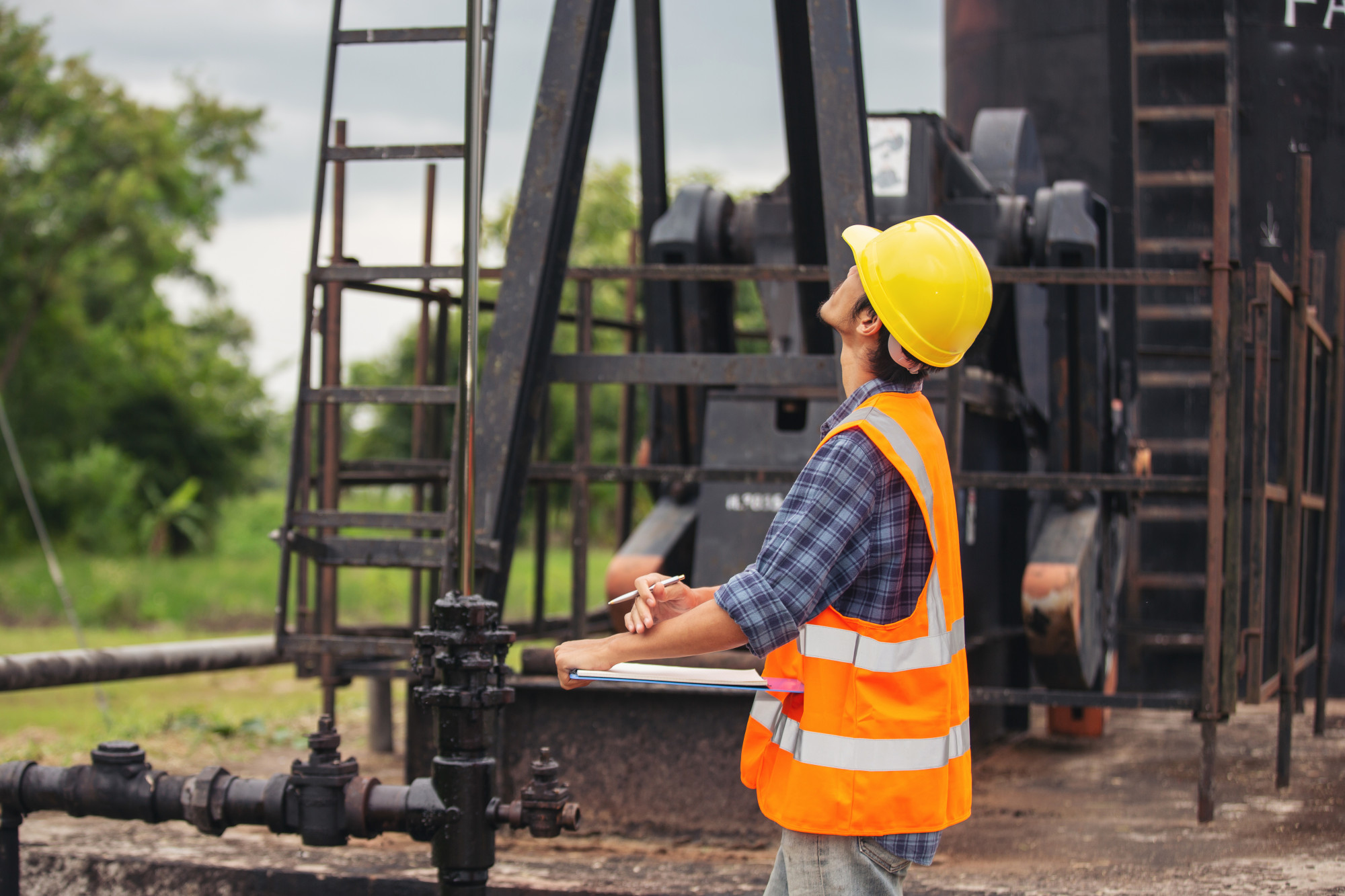 Pipeline welding and construction